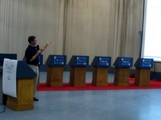 Luis Presents